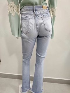 Calça Jeans Flare Clássica Destroyed - M - comprar online