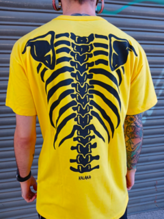 REMERA BONES