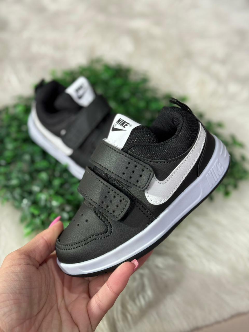 Tenis infantil menino Nike preto com branco