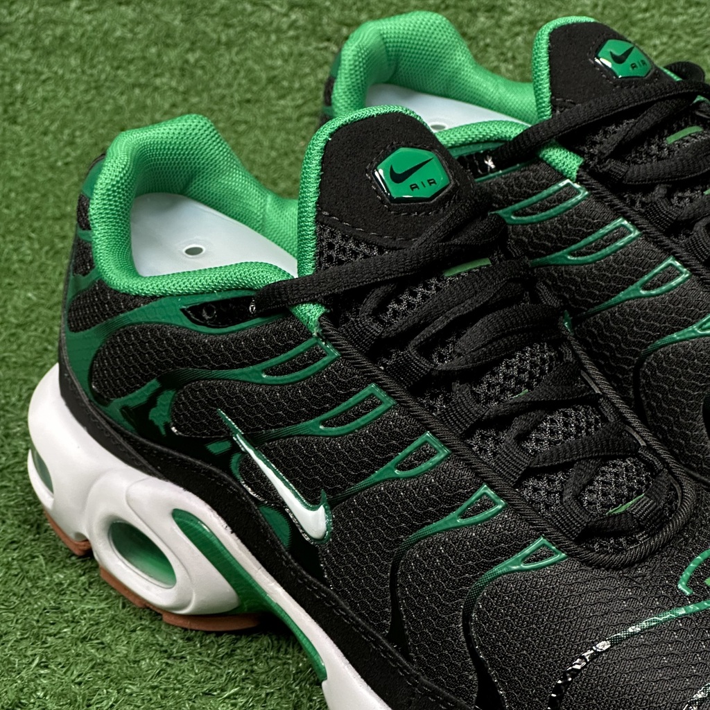 Nike preto e verde hotsell