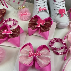 Laço Barbie rosa pink. na internet