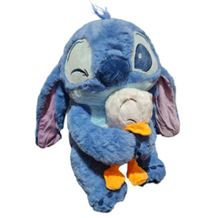 Stitch con Donald en brazos