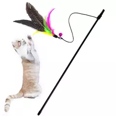 Cañita plástica con plumas y cascabel 48 cm