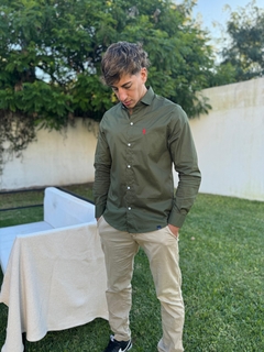 CAMISA POLO CLASSIC FIT VERDE MILITAR en internet