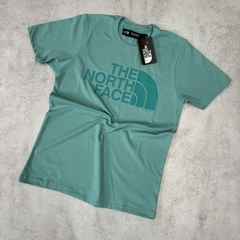 REMERA TNF TURQUESA ESTAMPA TURQUESA