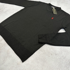 SWEATER POLO ESCOTE EN V NEGRO en internet