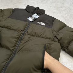 CAMPERA TNF NUPTSE VERDE MILITAR - comprar online