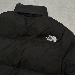 CAMPERA TNF NUPTSE NEGRA - Elixir Indumentaria