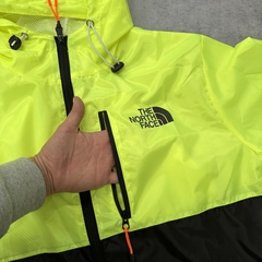 ROMPEVIENTOS TNF NEGRO Y FLÚOR - tienda online