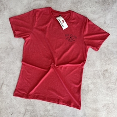 REMERA RIP CURL ESTAMPA LIVE THE BEACH ROJA