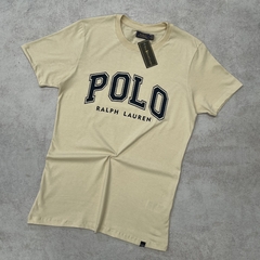 REMERA POLO CREMA ESTAMPA