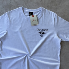 REMERA RIP CURL ESTAMPA BORN AT BELLS BLANCA - comprar online