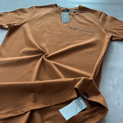 REMERA POLO MINIMAL DULCE DE LECHE - Elixir Indumentaria