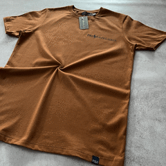 REMERA POLO MINIMAL DULCE DE LECHE en internet