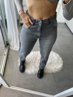 JEAN MOM NEVADO GREY SS