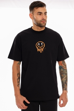 CAMISETA OVERSIZED MASCULINA MEIA MALHA 30.1 PENTEADA SMILE