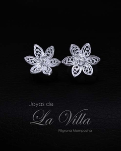 Aretes tipo topo flor cóncava pétalos de palmitas. Filigrana Momposina Plata Ley 950.