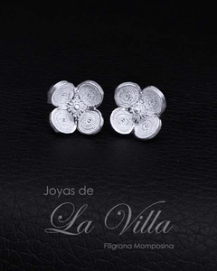 Aretes tipo topo flor cuatro pétalos de panderos. Filigrana Momposina Plata Ley 950.