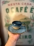 Xícara de café com pires em formato de folha na internet