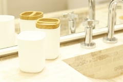 Imagen de Accesorio Kit de baño. blanco madera Set x 4