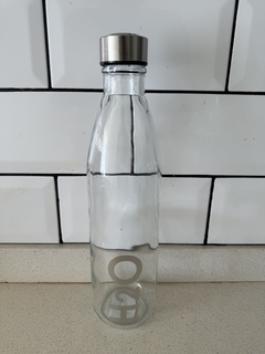 Botella de vidrio para agua 1Lt “H2o” en internet