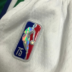 Imagem do BERMUDA DALLAS MAVERICKS BRANCA VERDE