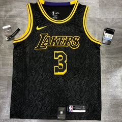 Regata Los Angeles Lakers Black Mamba na internet