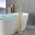 Torneira monocomando de piso para banheira c/ ducha dourado na internet