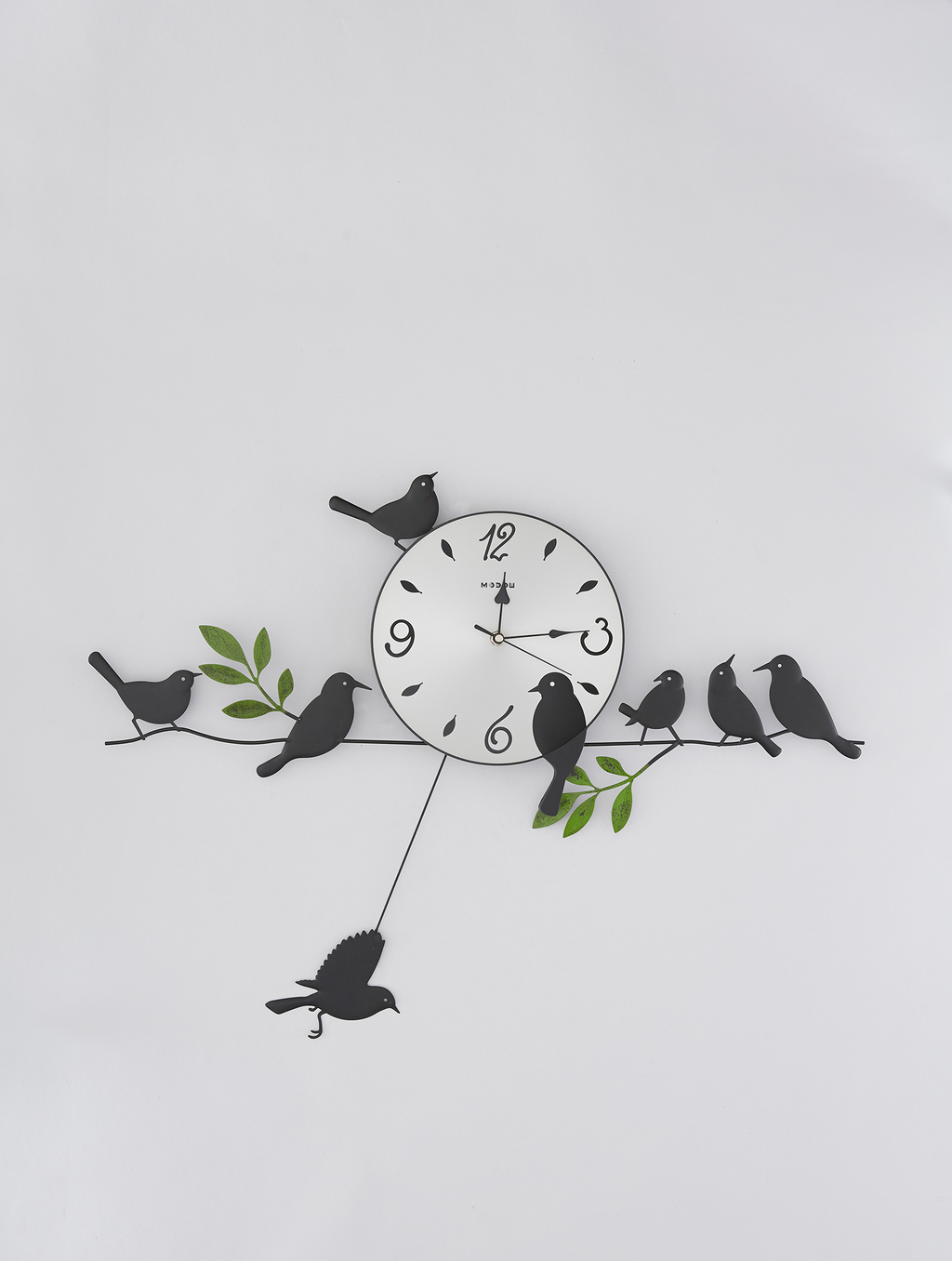 Reloj de pared con pendulo sale