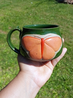 Caneca verde borboleta laranja