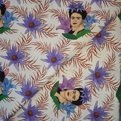 Tricoline Frida Kahlo e Flores fundo branco na internet