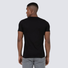 Camiseta Básica Masculina Decote V Em Algodão Preto na internet