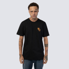 Camiseta Regular MCD Sobreposto Peito- Preto