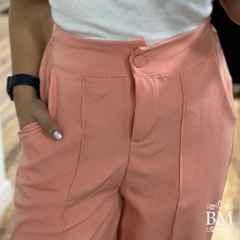 Pantalona Crepe, Salmão, Vinco, Elástico Cós, Bolso, Botão Encapado , BM0965S - comprar online