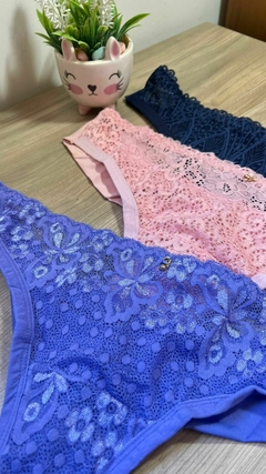 Kit Com 3 Calcinhas De Poliamida Com Renda Fio Duplo - Roxo, Rosa E Azul Marinho na internet