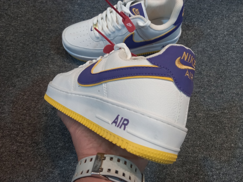NIKE AIRE FORCE BLANCAS VIOLETAS LAKERS DY STEFANO