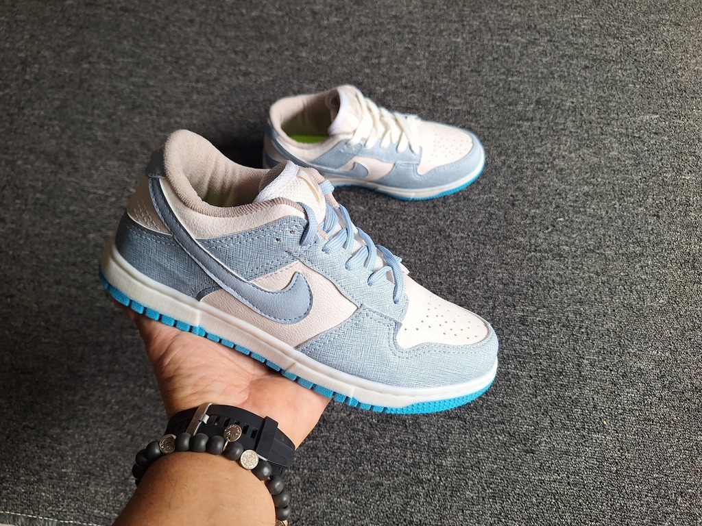 Zapatillas nike celestes y blancas sales