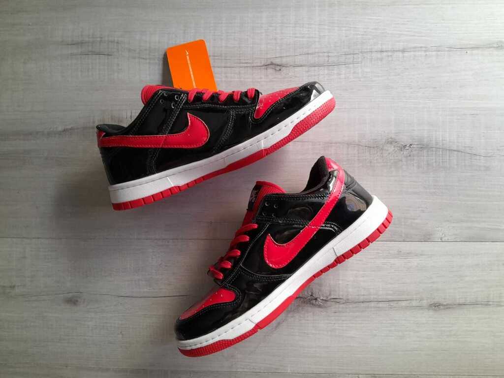 NIKE SB LOW NEGRAS ROJAS CHAROL DY STEFANO