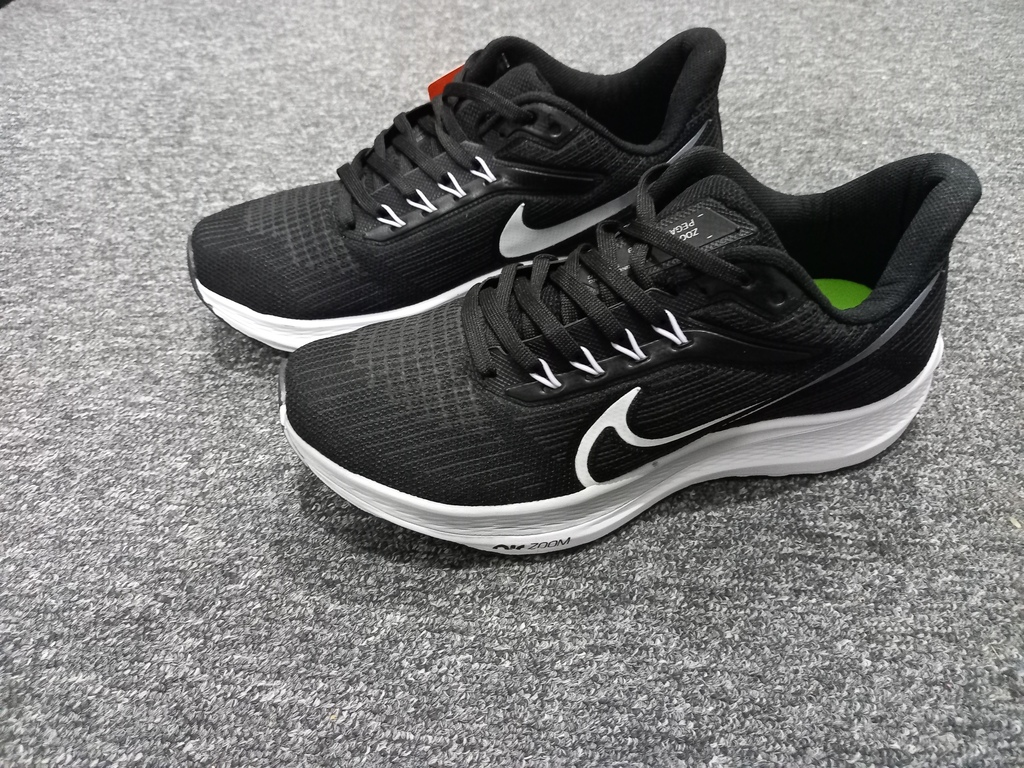 NIKE ZOOM Negras Pipa Blanca Ideal para el Deporte y tu Dia a Dia