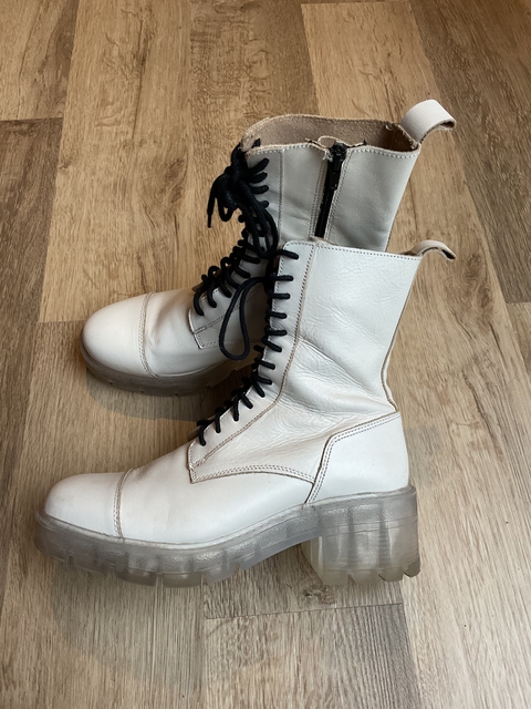 Dr martens 70 descuento zara 2025