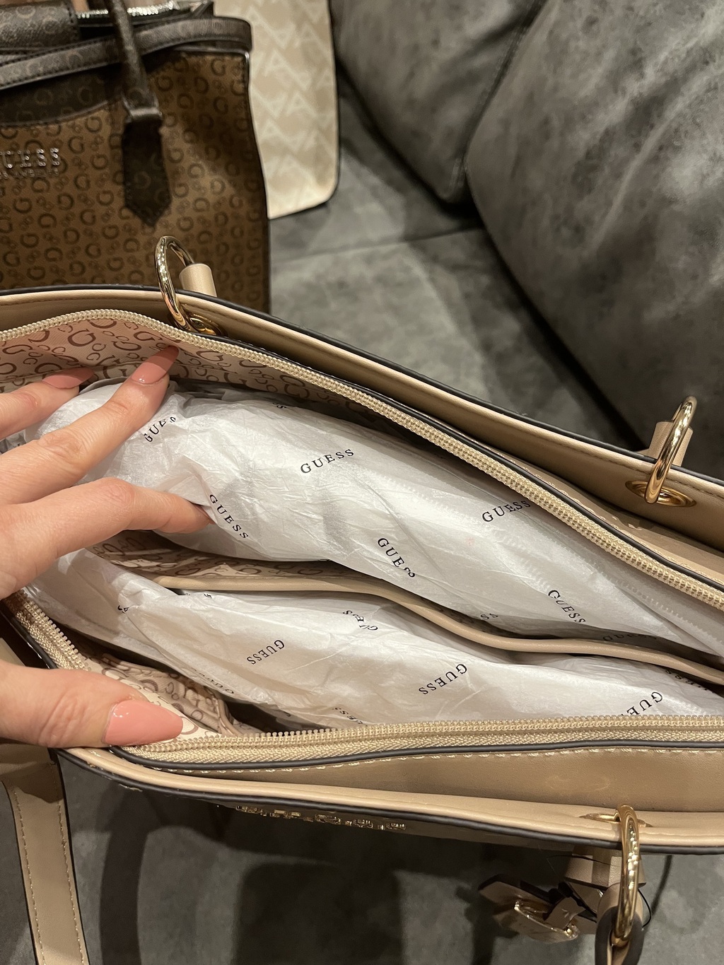 Cartera guess beige hotsell