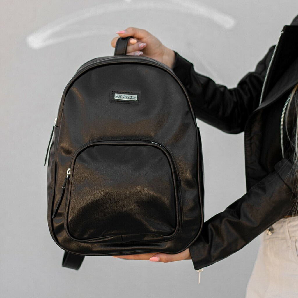 Mochila de Cuero Negra Love Creaciones Sol Belen S.H