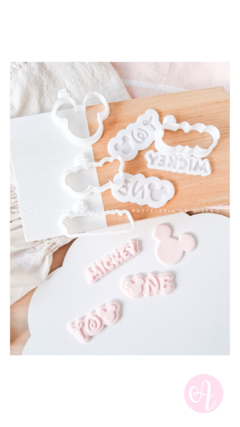 Set Stamps + Cortantes Mini Pasteleria MICKEY PALABRAS - comprar online