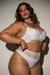 Conjunto Marly branco plus size, destacando o sutiã e a calcinha com detalhes em renda.