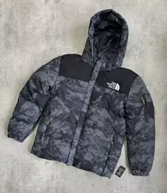 MYSTERY BOX THE NORTH FACE: DE 2 A 5 PRENDAS