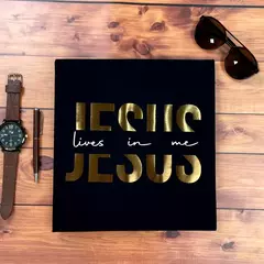 Camiseta Masculina Preta Jesus Lives In Me - comprar online