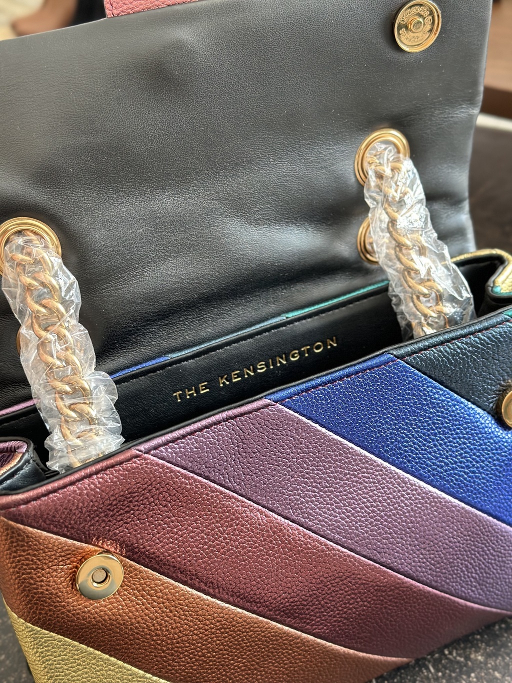Bolsa Kurt Geiger colores metalicos. AG Tiendas