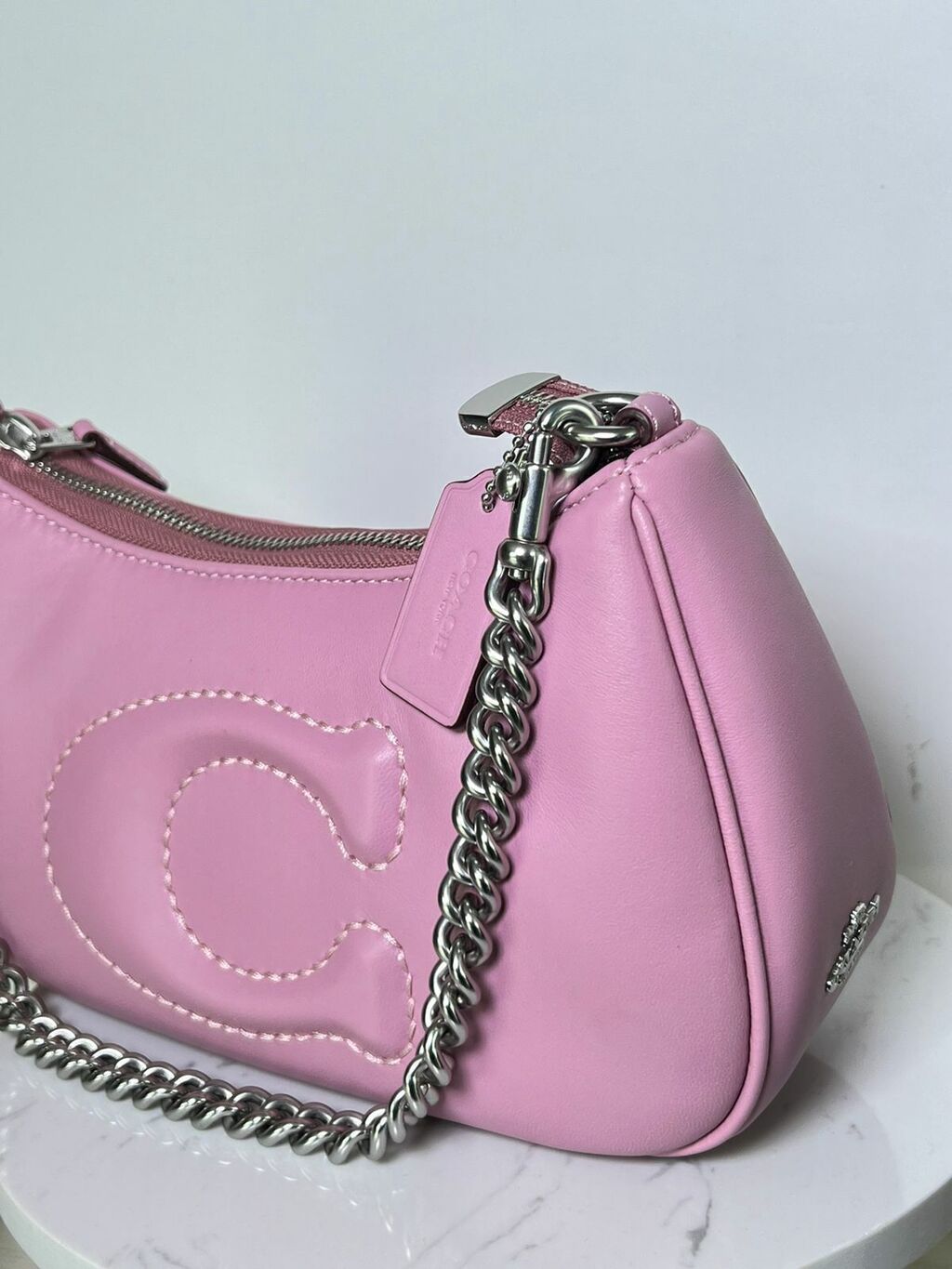 Bolsa Coach rosa con cadena Comprar en AG Tiendas