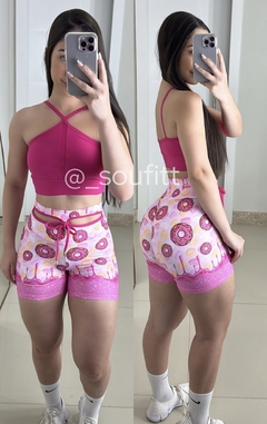 Conjunto de short empina bumbum poliamida estampa donalds com top no pescoço