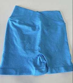 Short empina bumbum azul cóz cruzado